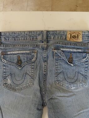 lei Women’s Light Blue Boyfriend Jeans with Back Pocket Flap